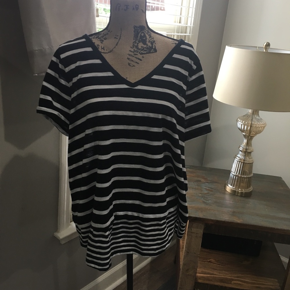 ⭐️Striped short sleeved blouse⭐️